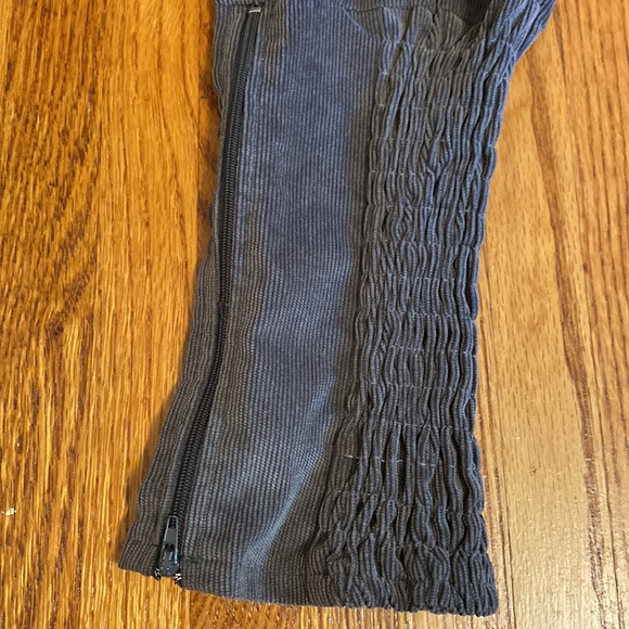 Jeans that’s are grey baggy from the top , tight bottom size 12, vintage . - Picture 2 of 10